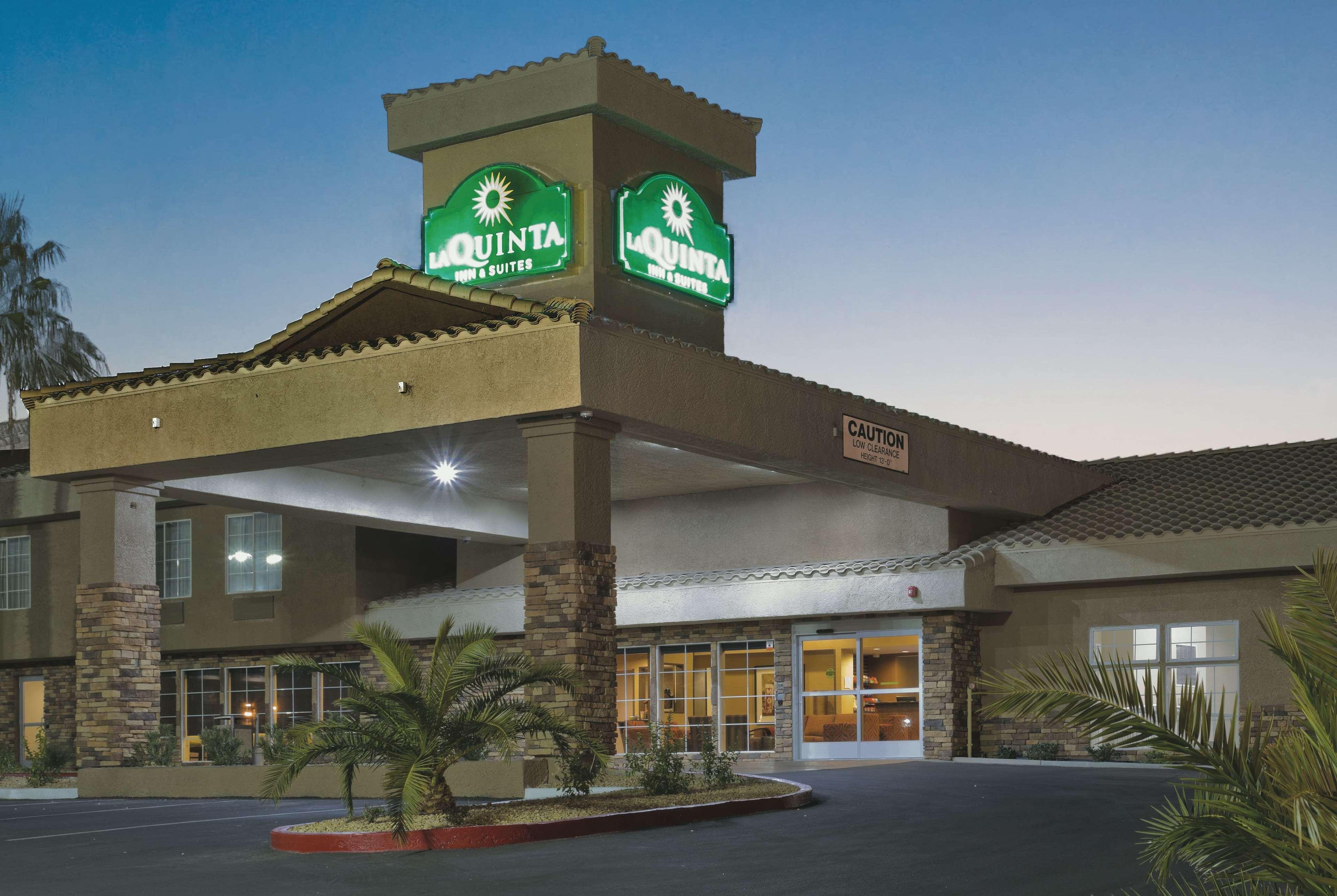 La Quinta Inn & Suites By Wyndham Lv Tropicana Stadium Las Vegas Exterior foto