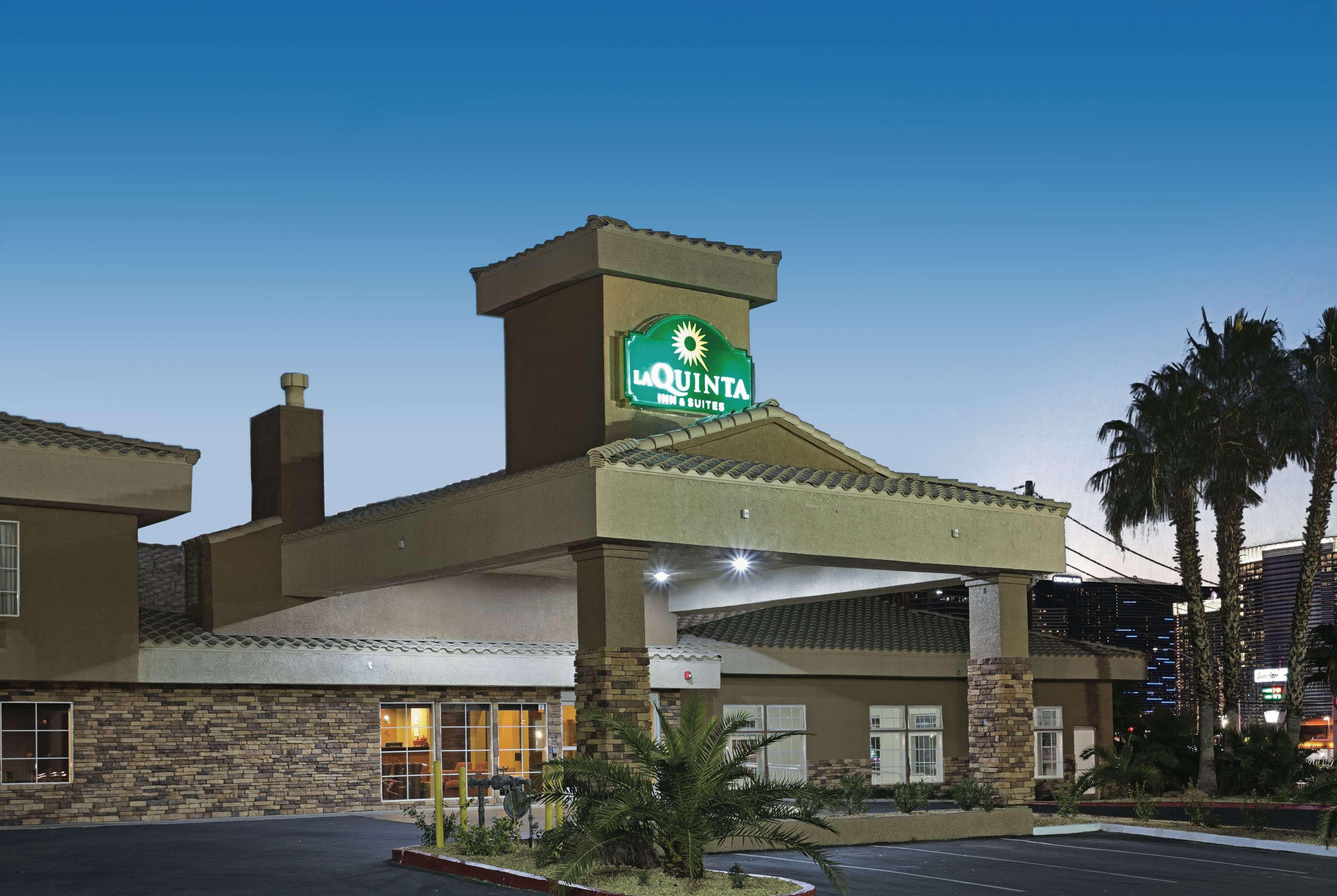 La Quinta Inn & Suites By Wyndham Lv Tropicana Stadium Las Vegas Exterior foto