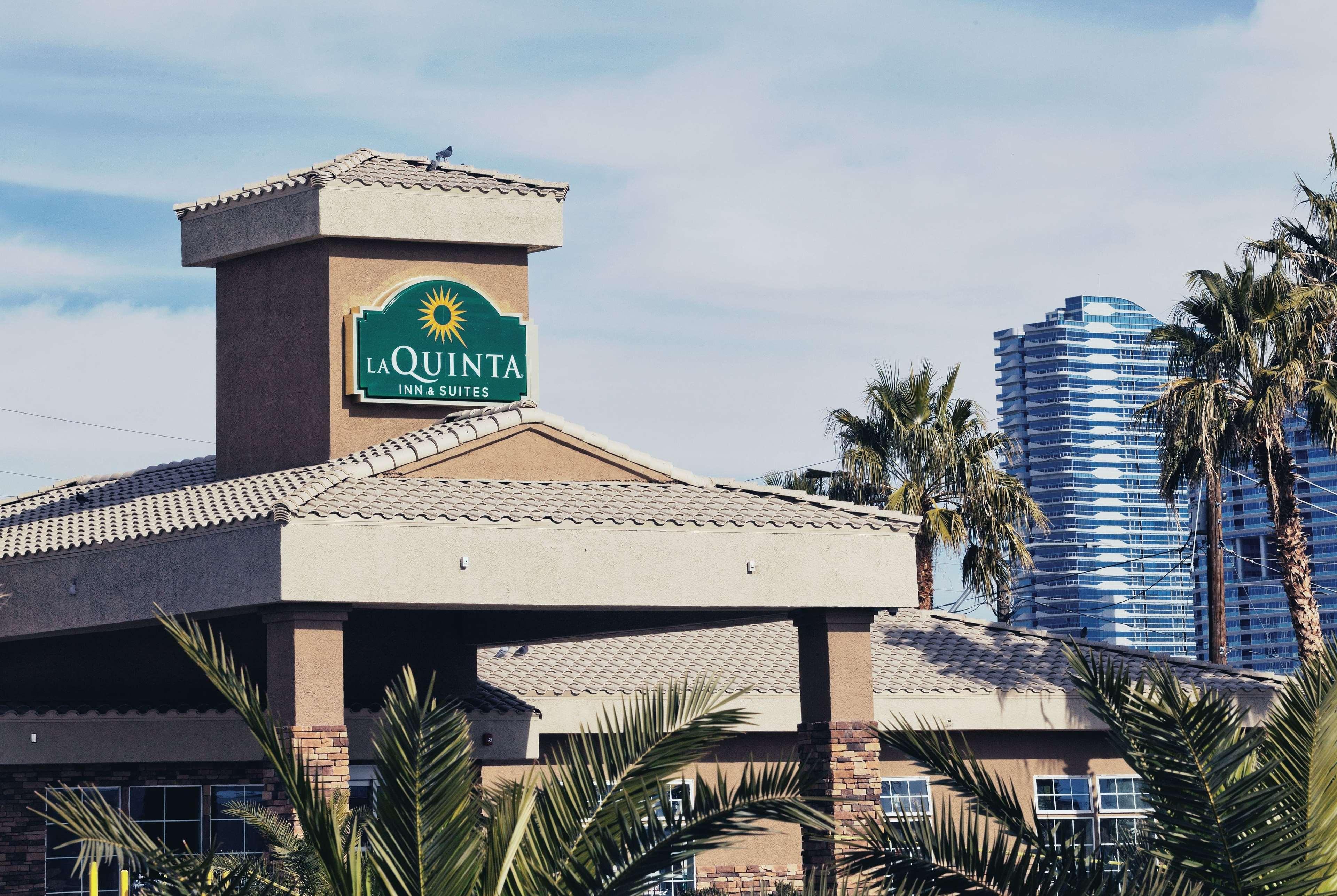 La Quinta Inn & Suites By Wyndham Lv Tropicana Stadium Las Vegas Exterior foto